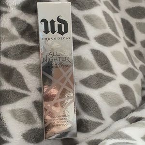 URBAN DECAY ALL NIGHTER LIQUID FOUNDATION